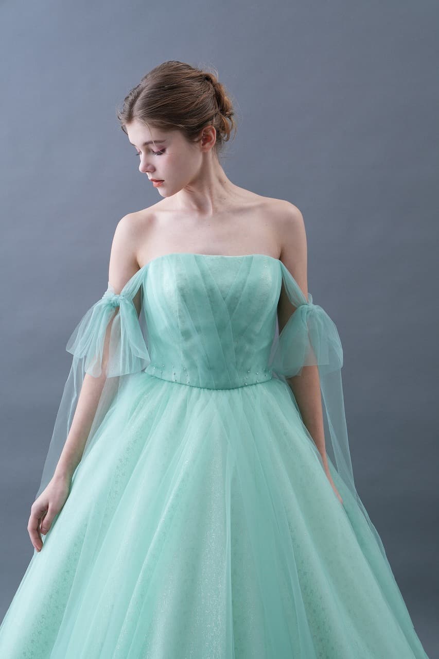 ベージュ金沢のレンタルカラードレス