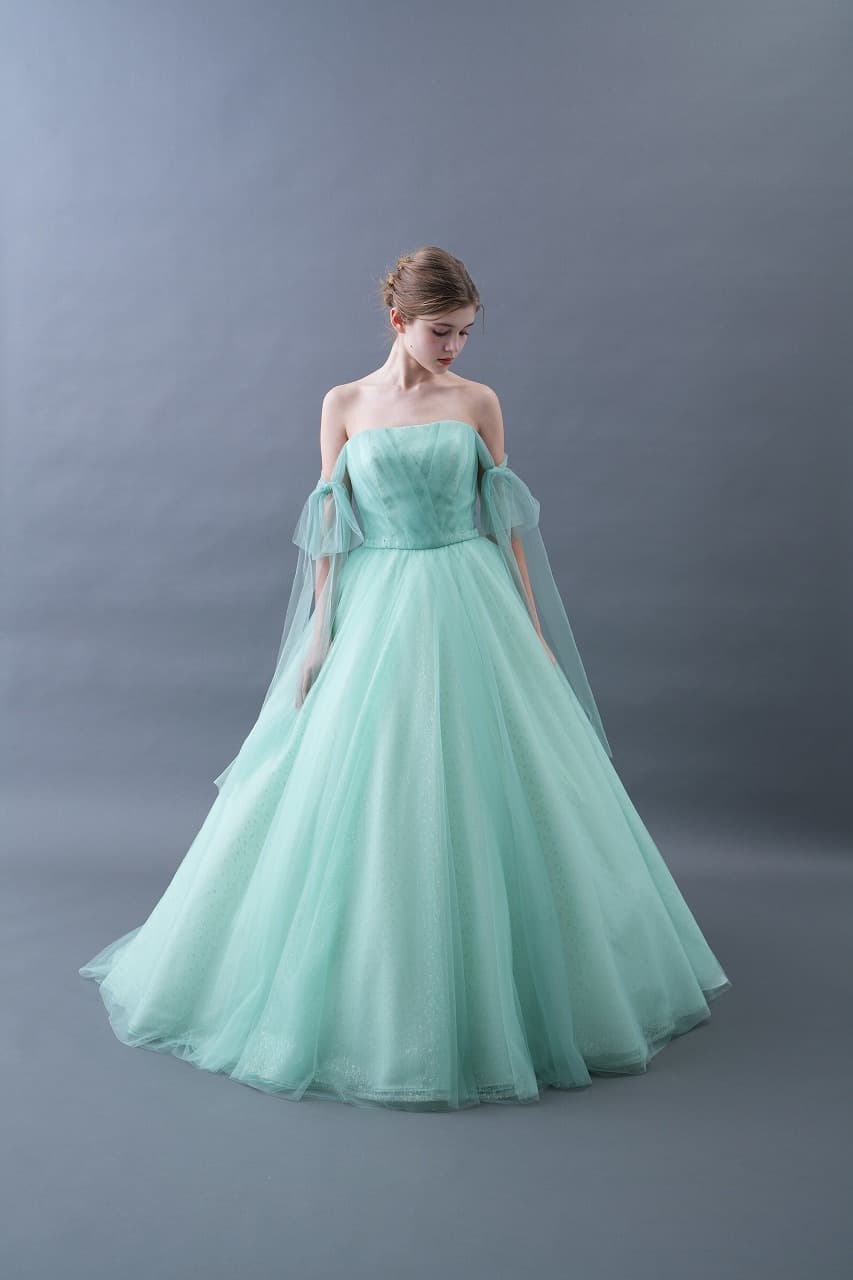 ベージュ金沢のレンタルカラードレス