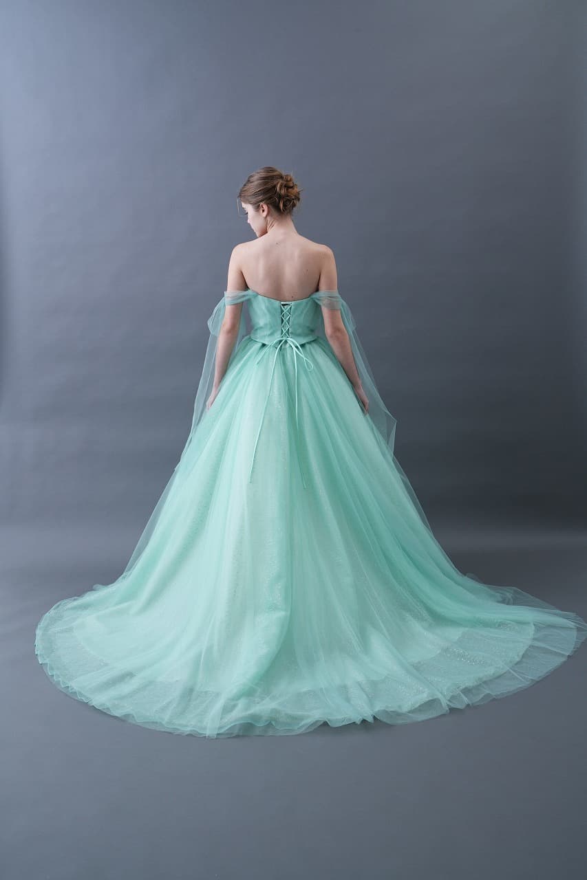 ベージュ金沢のレンタルカラードレス