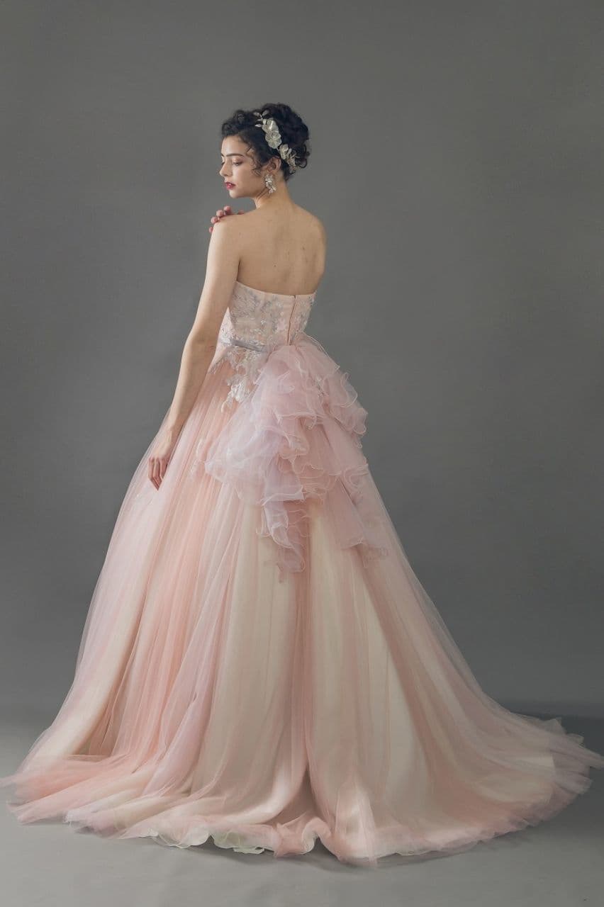 ベージュ金沢のレンタルカラードレス