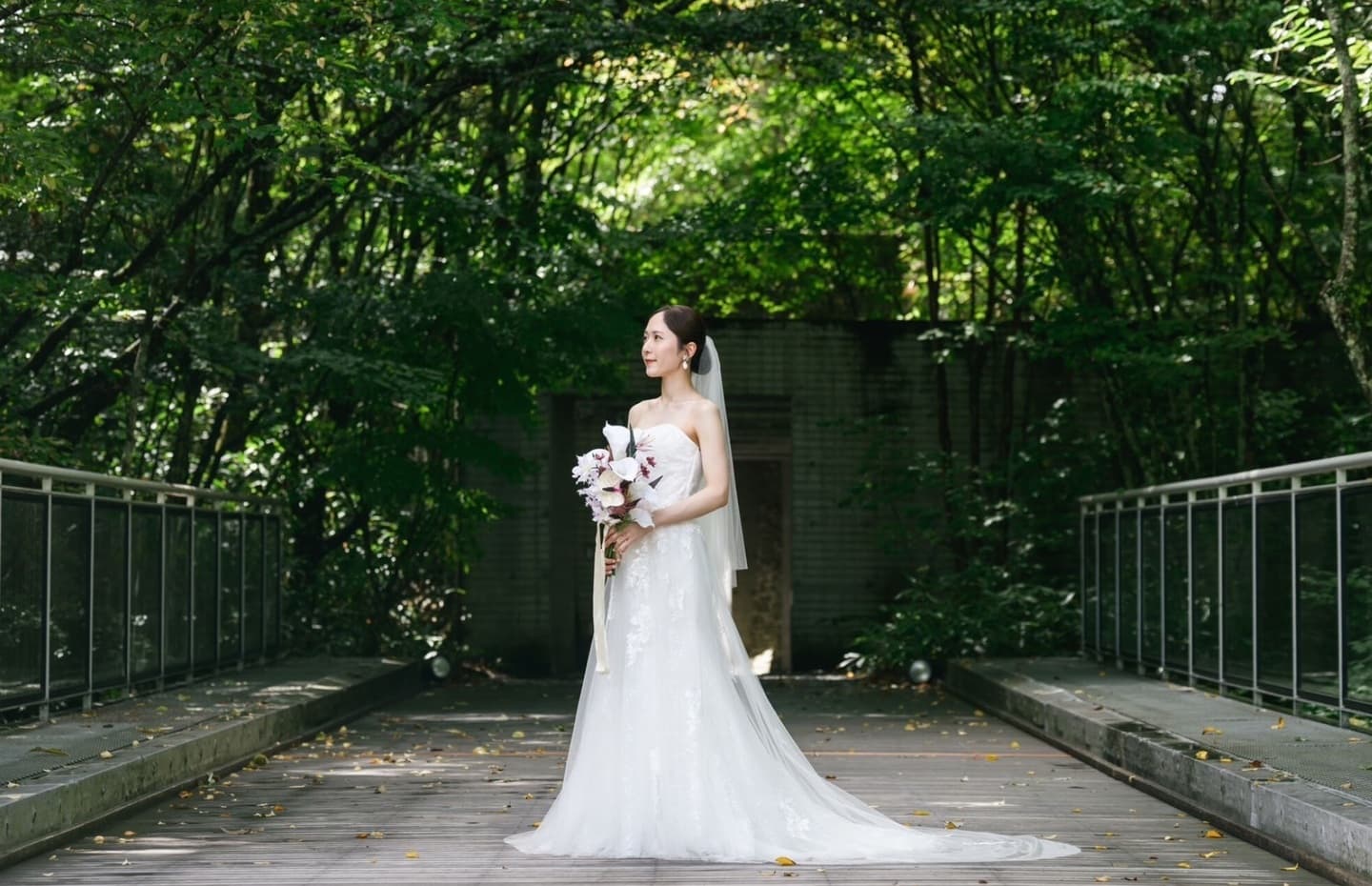 軽井沢高原教会の結婚式ドレス